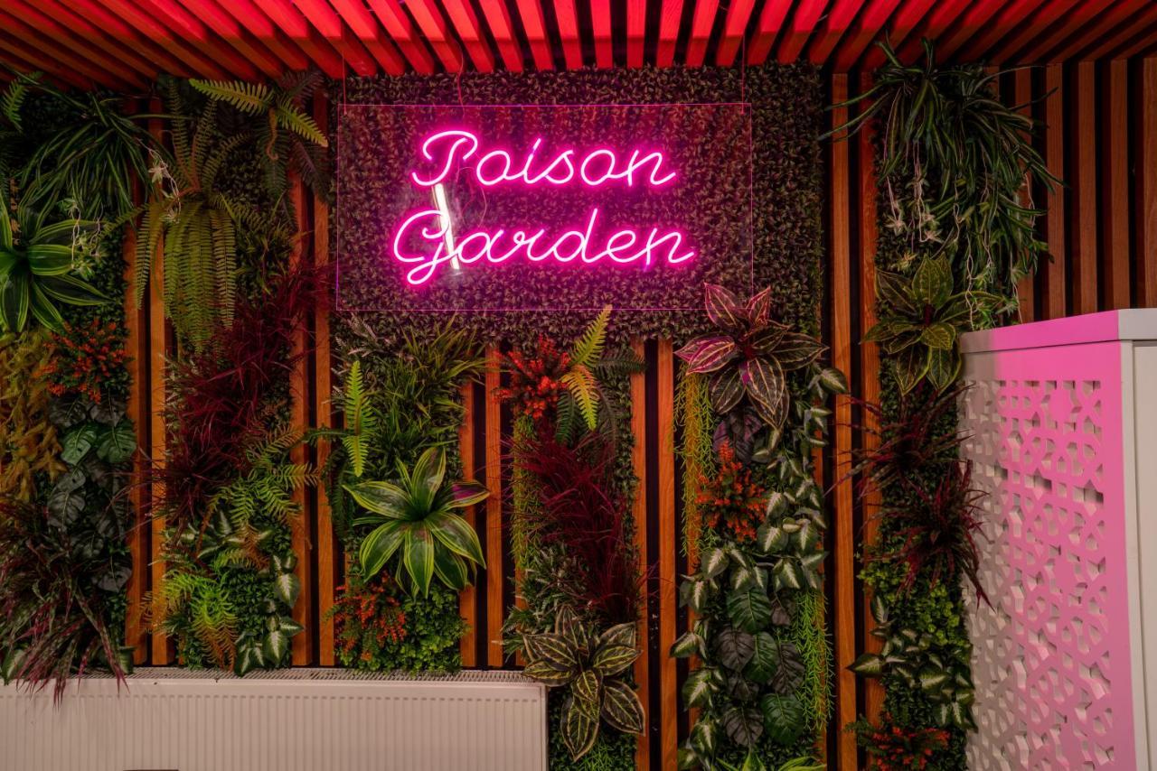 Poison Garden Suite Gozalan Esterno foto